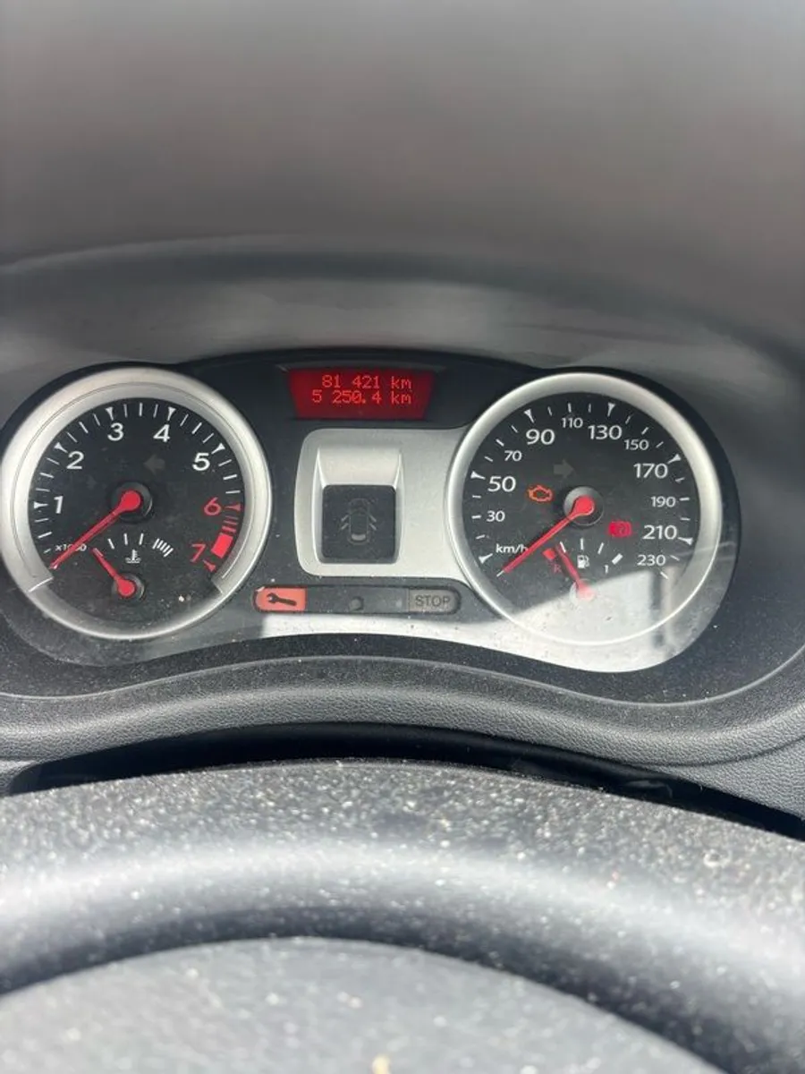 2010 Renault Clio - Image 2
