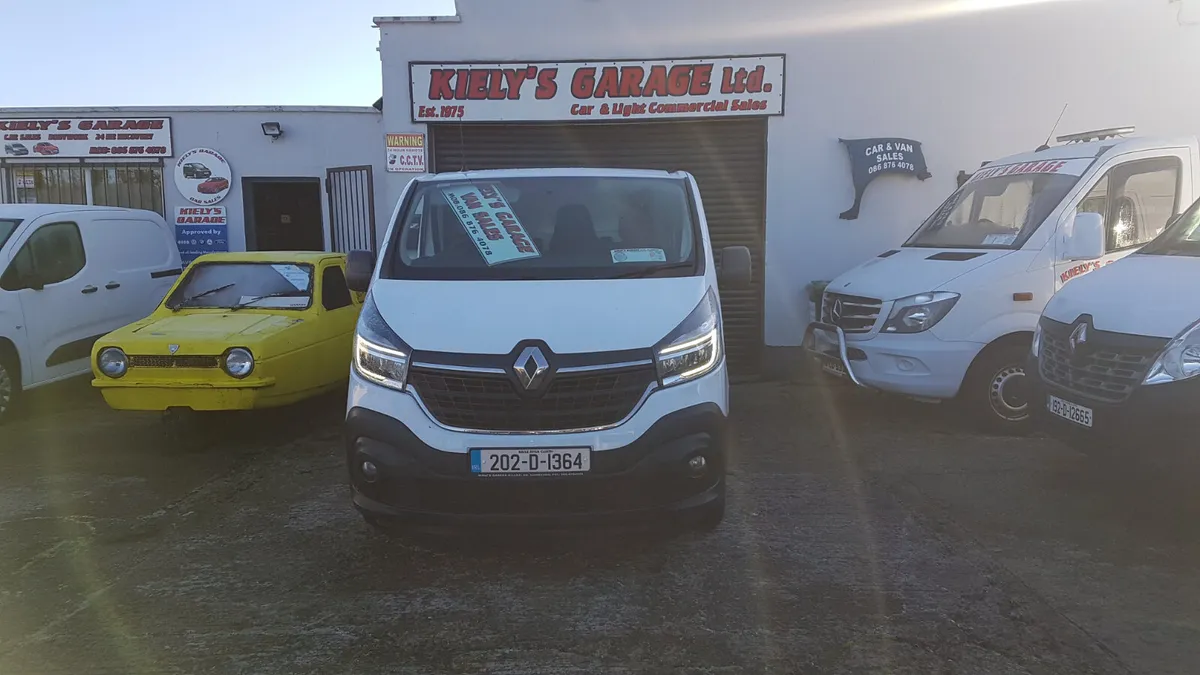Renault Trafic 202D LWB MINT VAT INVOICE - Image 2