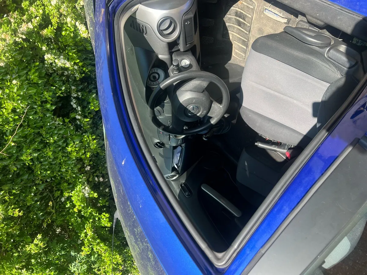 Car Madza - Image 1
