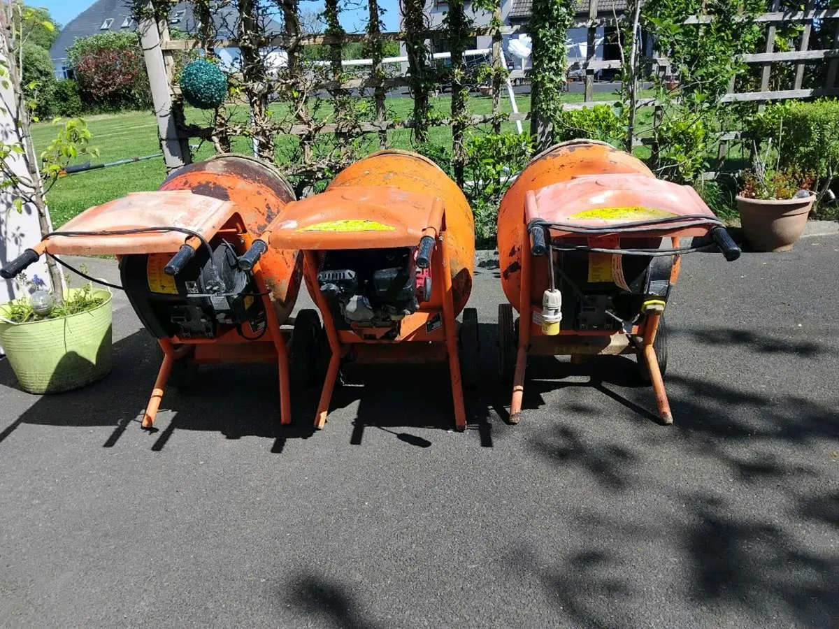 Cement mixer - Image 1