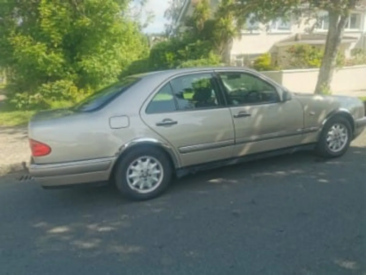 Mercedes  E class 1999 - Image 2