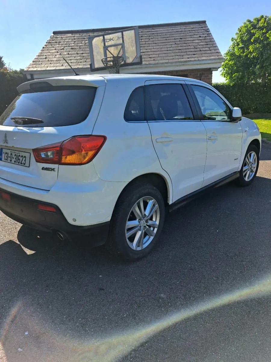 131 White Mitsubishi - Image 2
