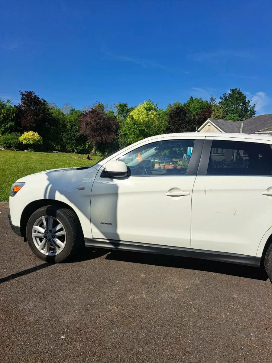 131 White Mitsubishi - Image 3