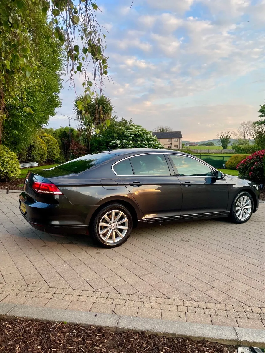 Volkswagen Passat 2.0 TDI SE Business - Image 4