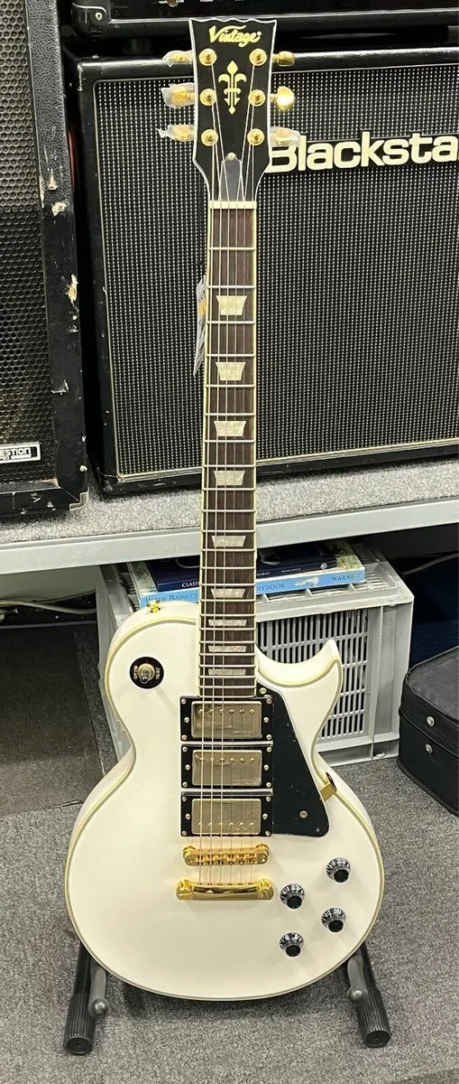 Vintage V100 3pup white and gold - Image 3