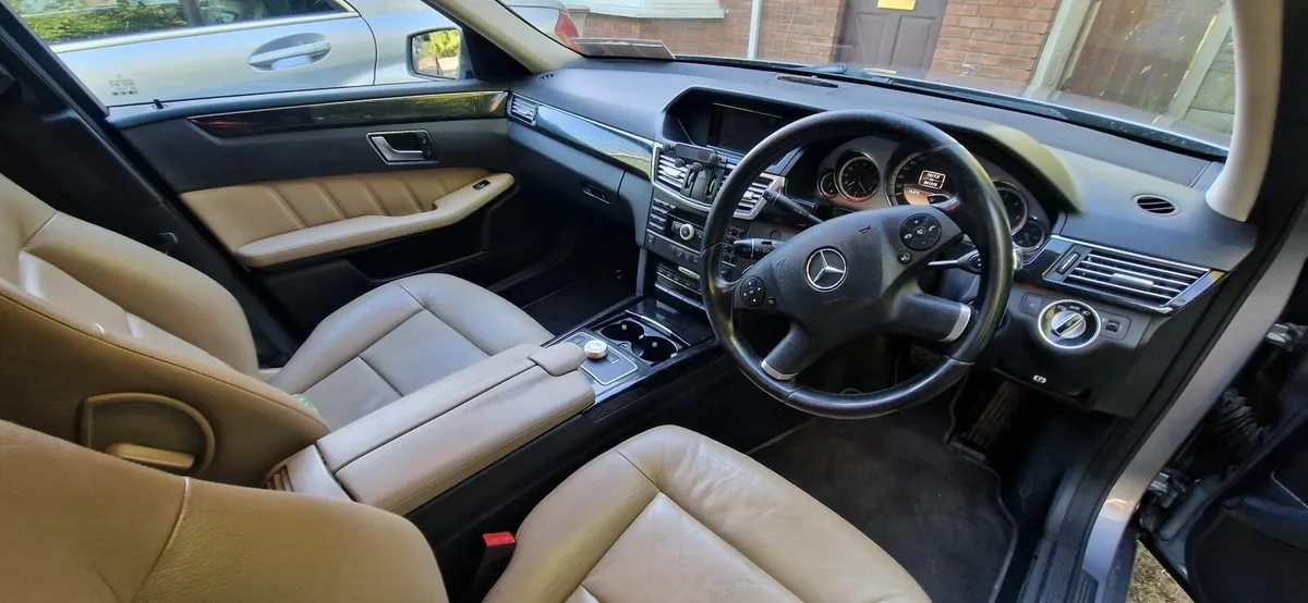Mercedes-Benz E-Class 2012 - Image 1
