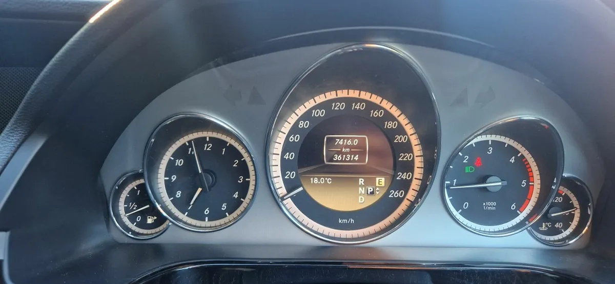 Mercedes-Benz E-Class 2012 - Image 2