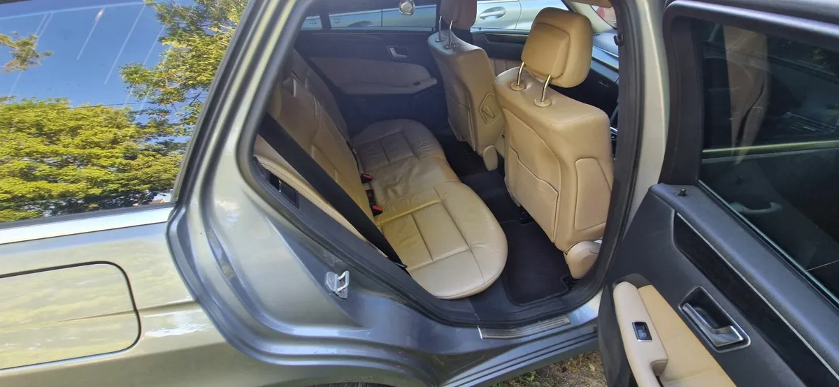 Mercedes-Benz E-Class 2012 - Image 3