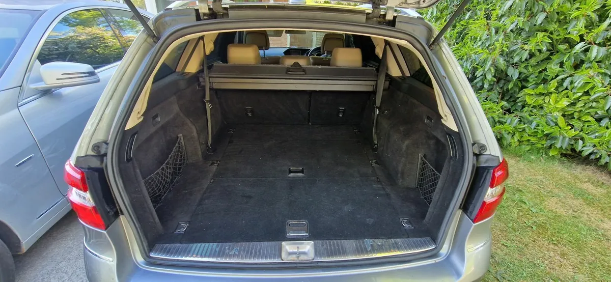 Mercedes-Benz E-Class 2012 - Image 4