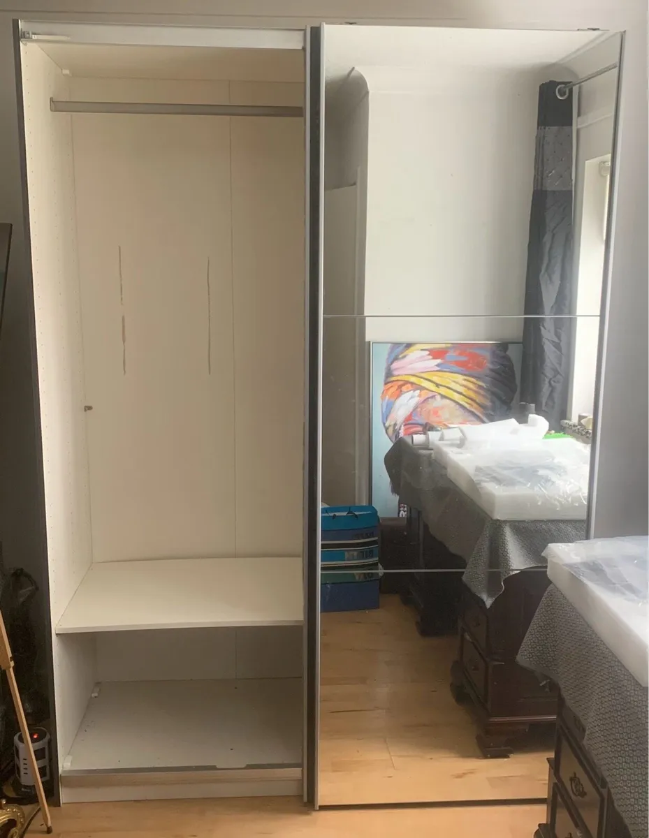 Sliding wardrobe - Image 1