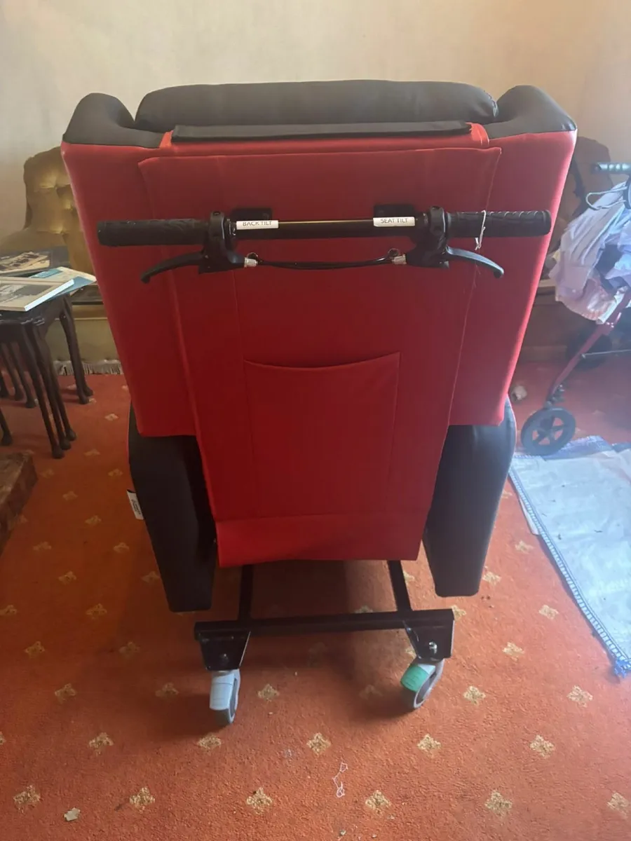 Portable 19 inch melody recliner - Image 1