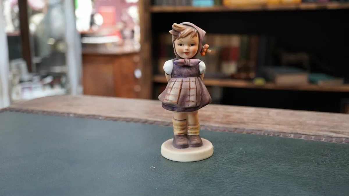 Goebel Hummel Figurine - Which Hand? - Image 1