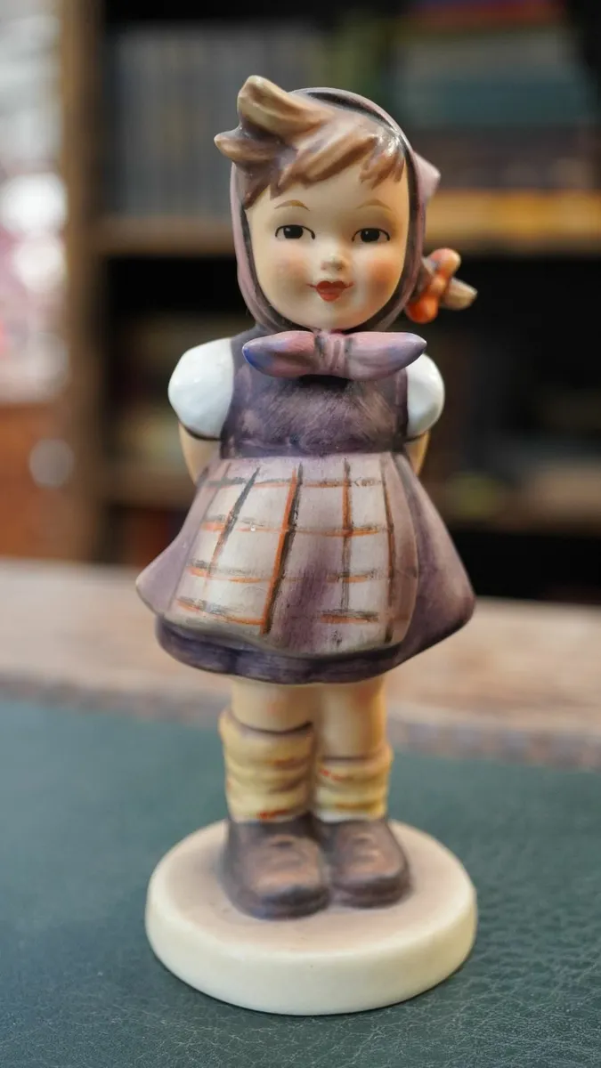 Goebel Hummel Figurine - Which Hand? - Image 2