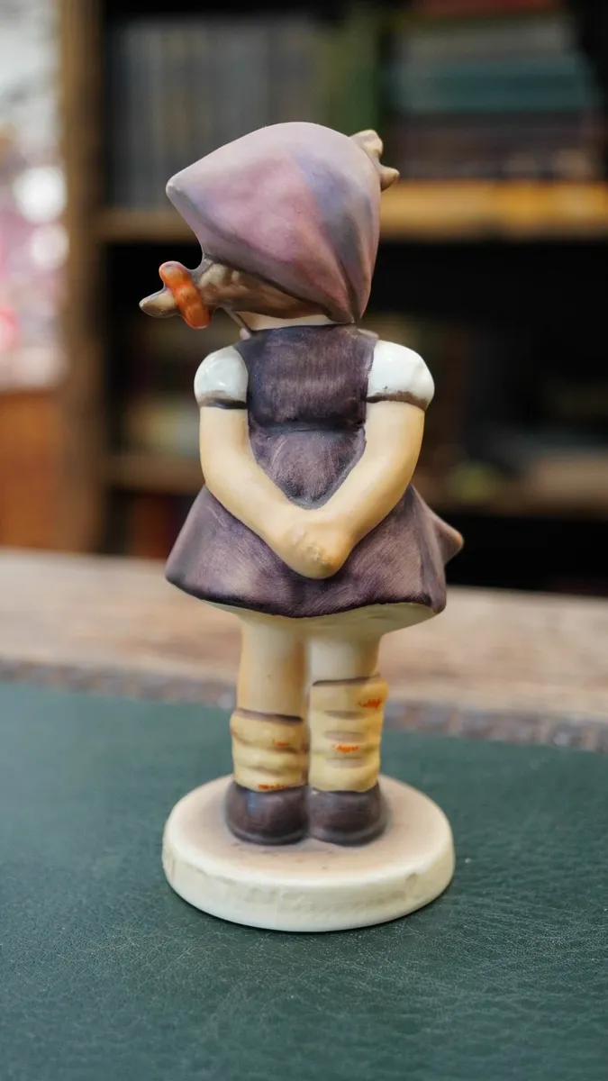 Goebel Hummel Figurine - Which Hand? - Image 3