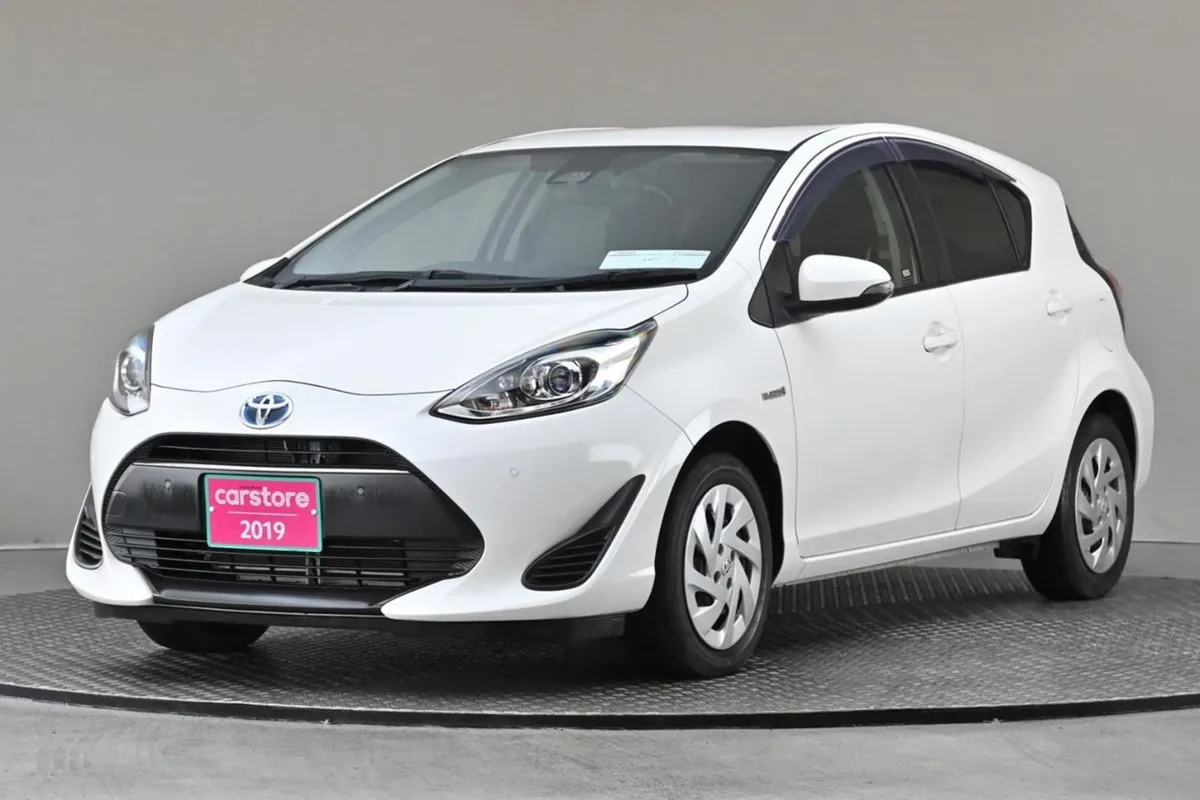 Toyota Aqua 1.5 Vvt-i Hybrid  2tone Interior andr - Image 3