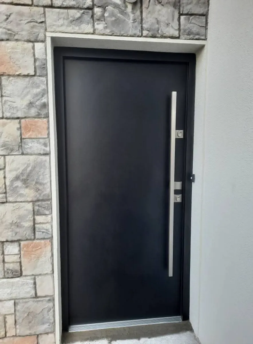 Front door.  Energy saving and security - Image 1