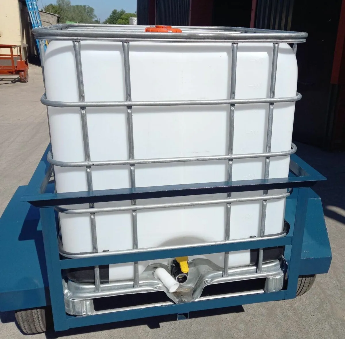 Trailer with Water Tank - Image 4