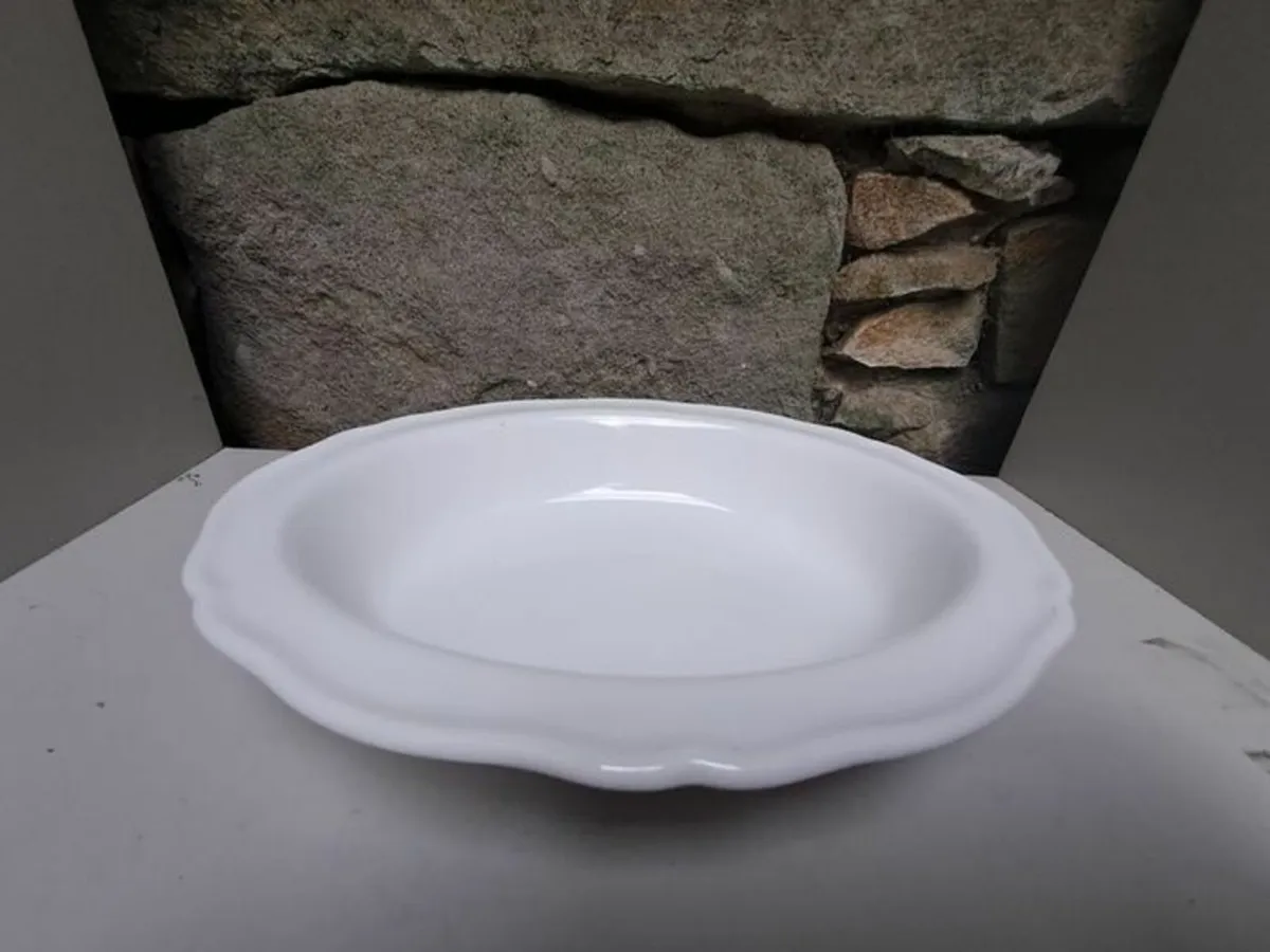 White oval Serving dish - Image 1