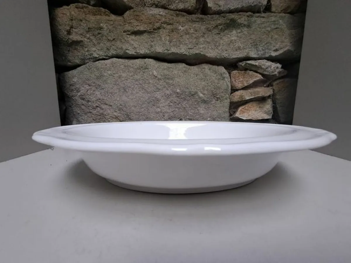 White oval Serving dish - Image 2