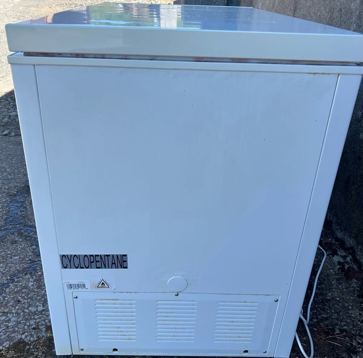 LOGIK L300CFW14 chest freezer - Image 4