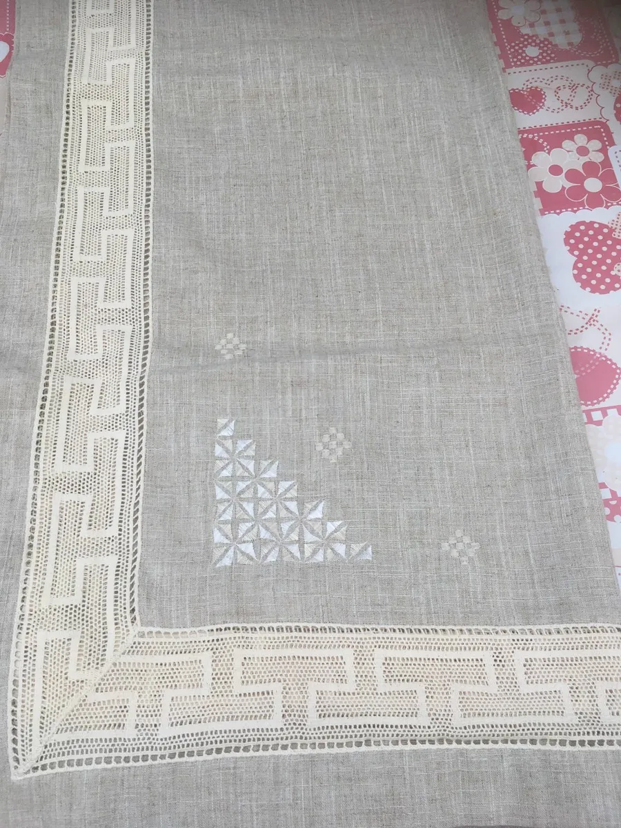 NEW Linen Table Cloth with 8 matching Place Mats - Image 4