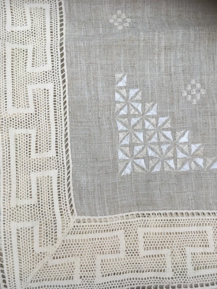 NEW Linen Table Cloth with 8 matching Place Mats - Image 3