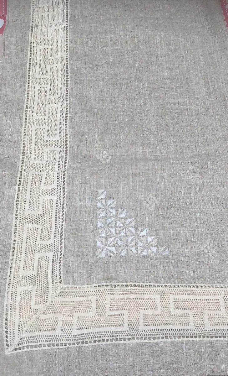 NEW Linen Table Cloth with 8 matching Place Mats - Image 2