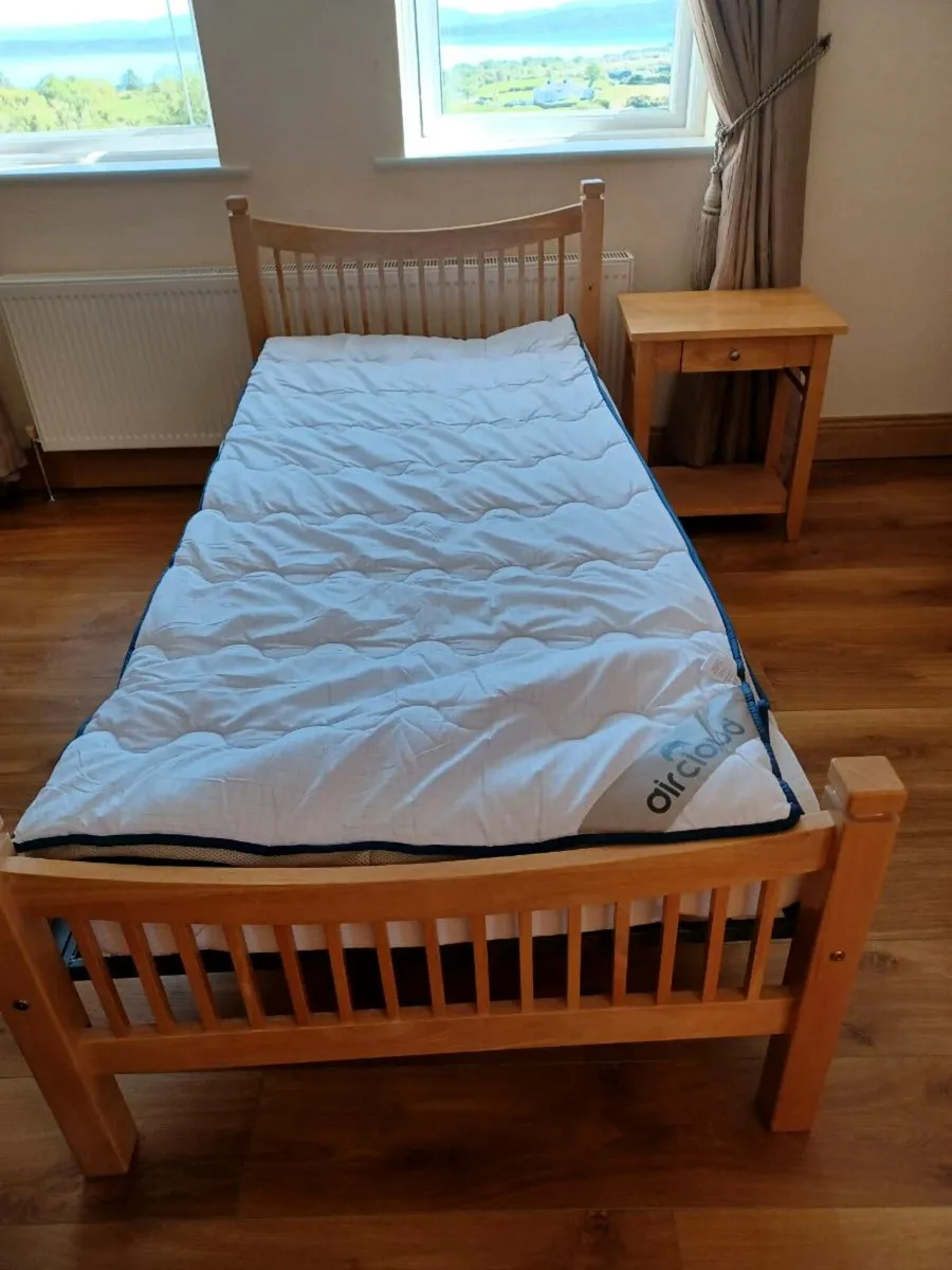 Oak Single bed and bedside table - Image 1