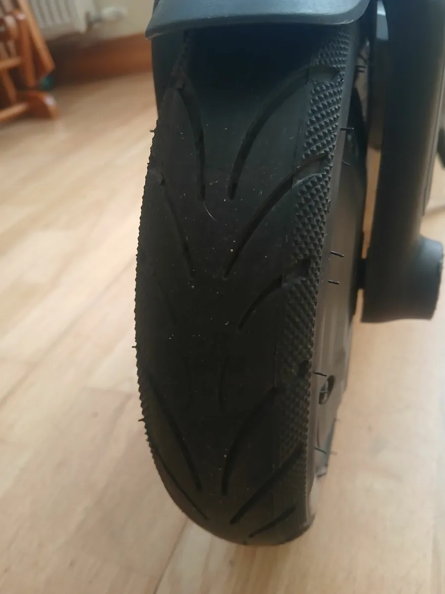Electric scooter - Image 2