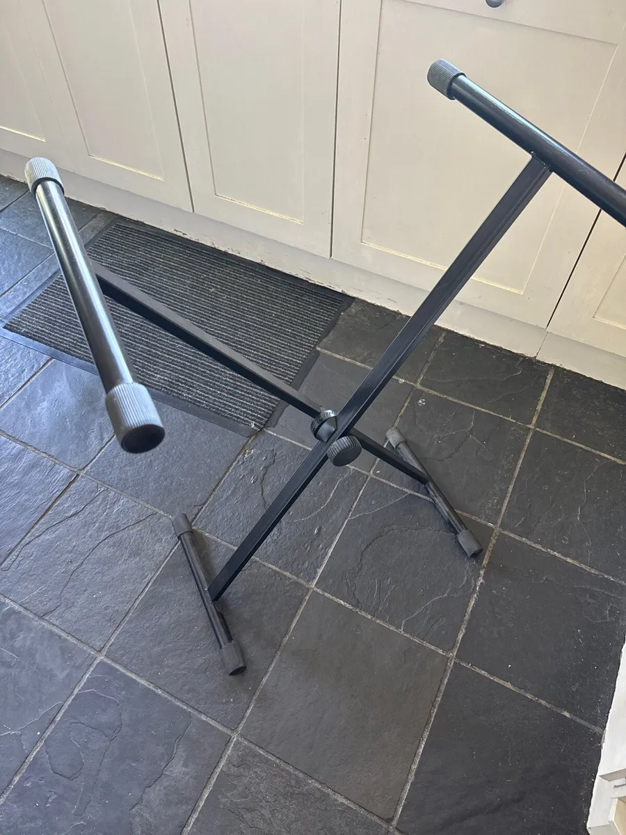 Adjustable piano stand - Image 1