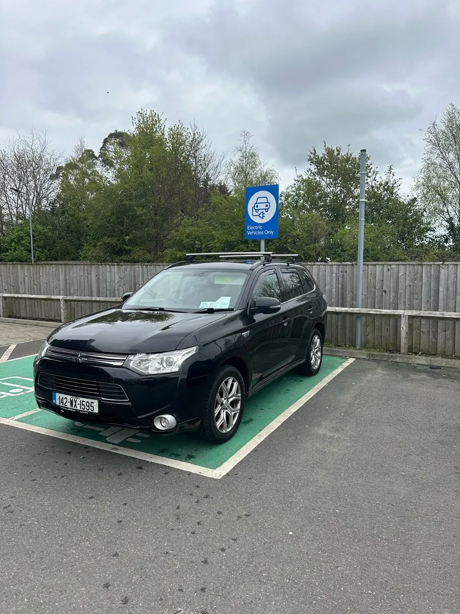 Mitsubishi outlander hybrid - Image 2