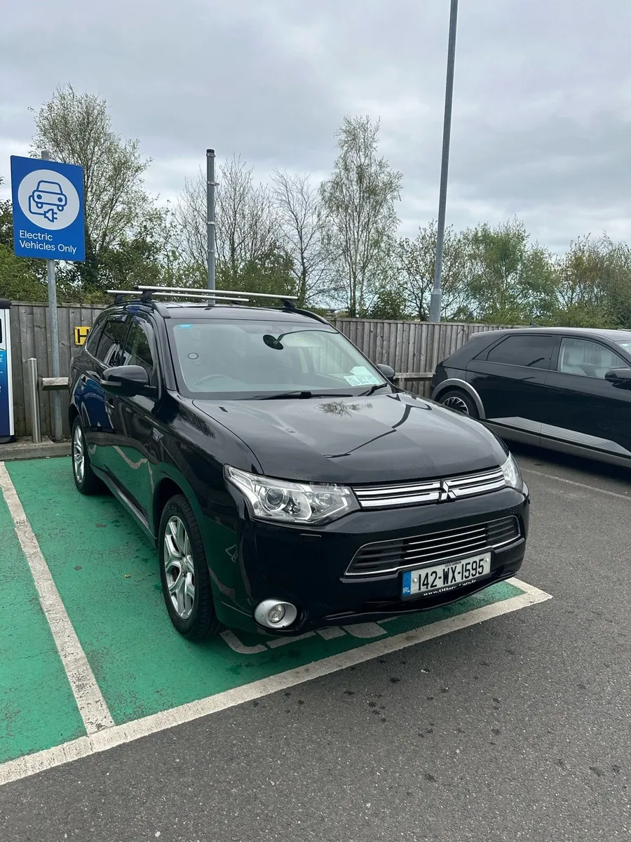 Mitsubishi outlander hybrid - Image 1