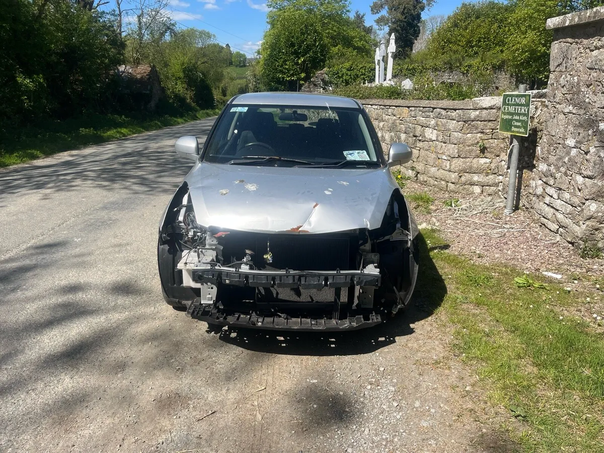 2014 Swift damaged repairable - Image 3