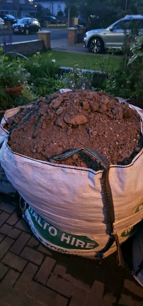 Topsoil (no rocks sieved) - Image 2