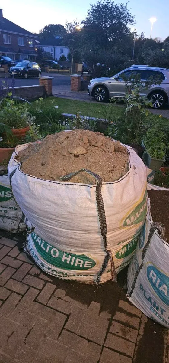 Topsoil (no rocks sieved) - Image 3