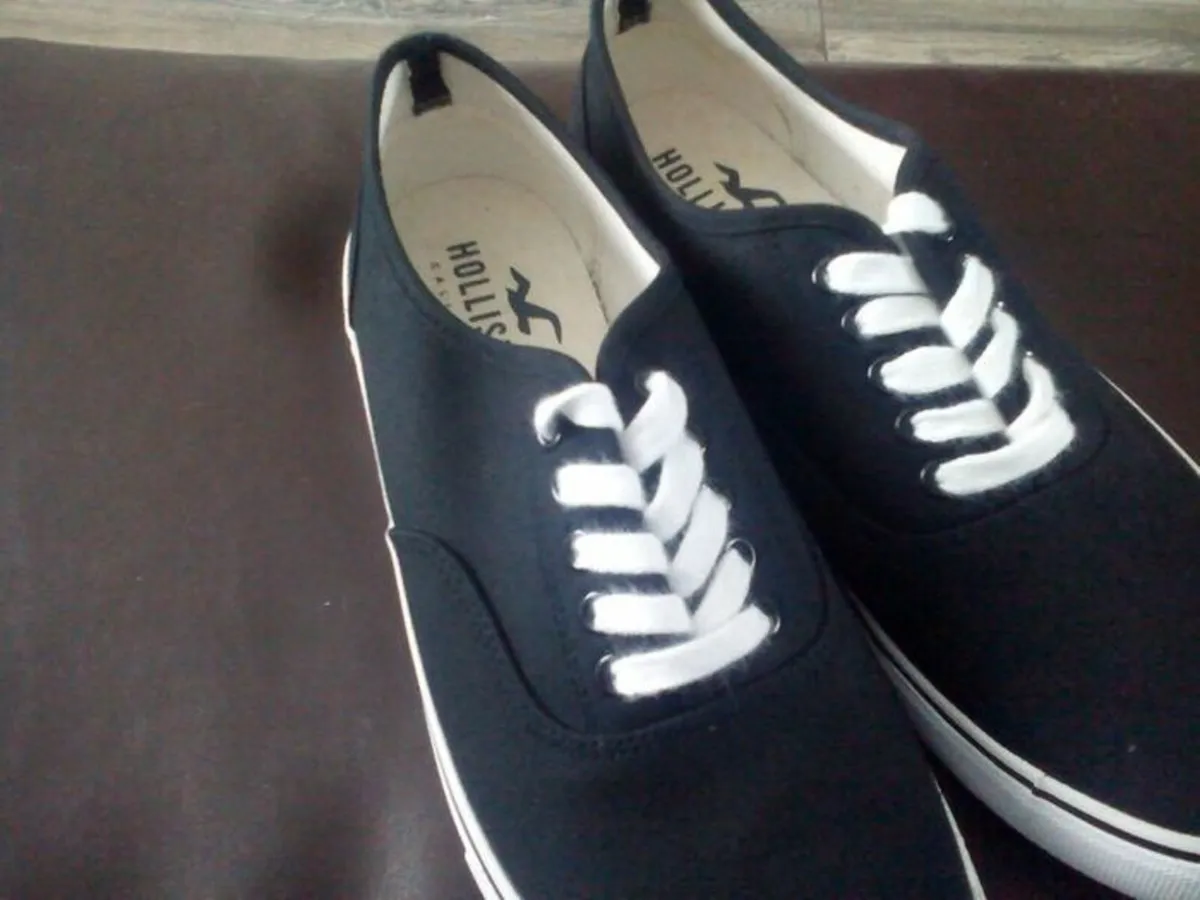Men's Canvas Shoes.