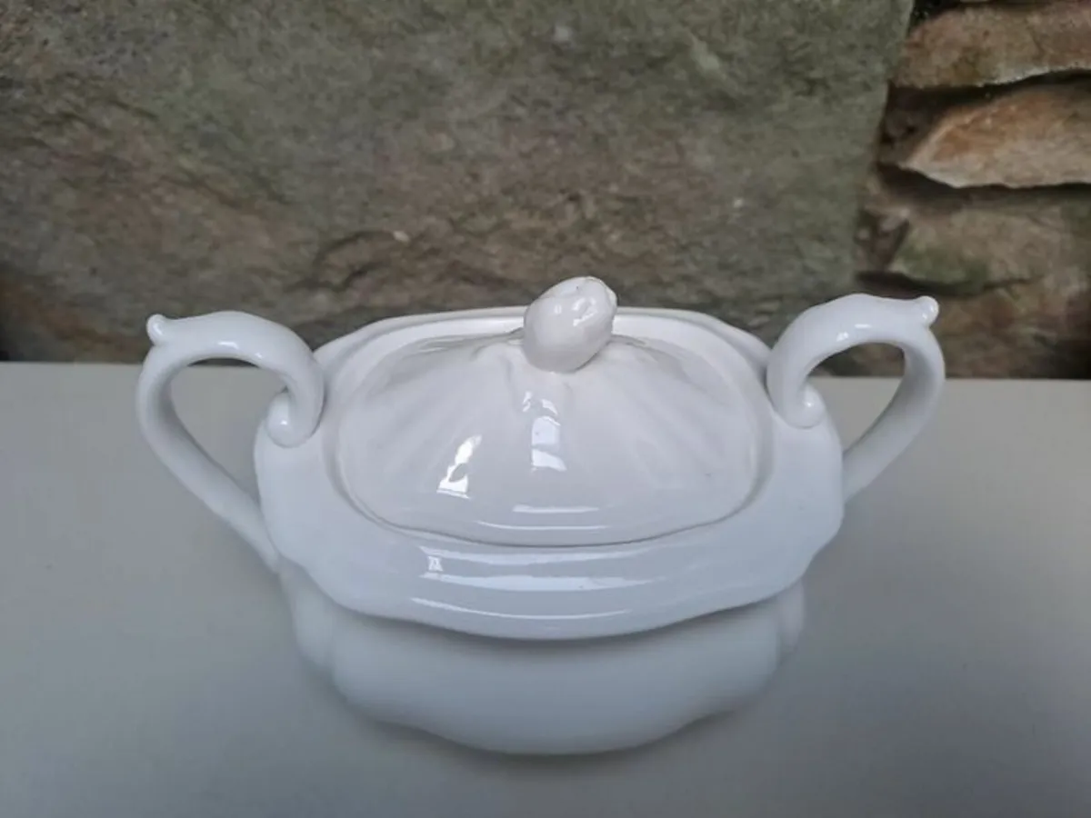 Small white serving dish - Image 1