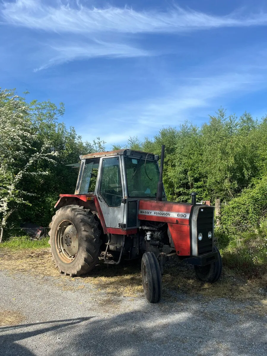Massey 690 - Image 1