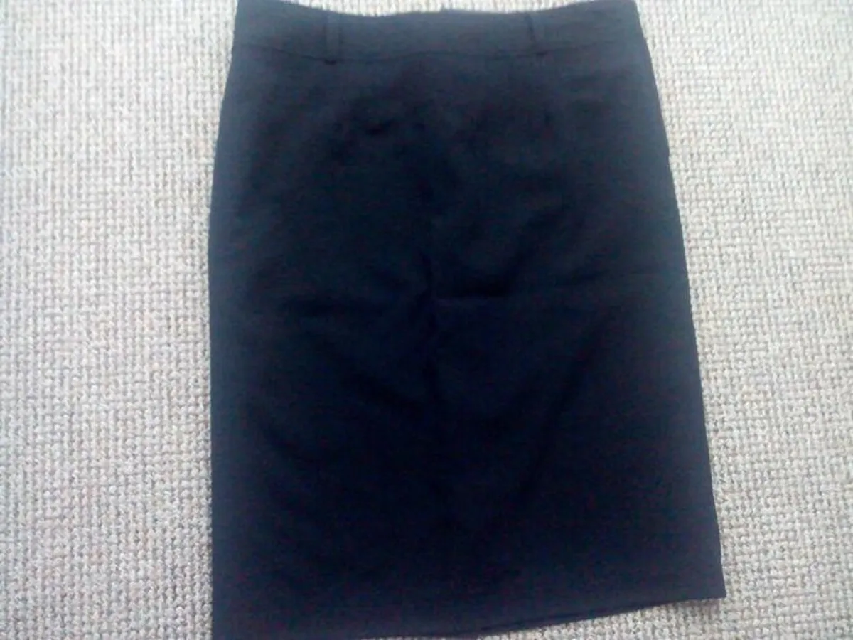Women's Knee Length Skirt.