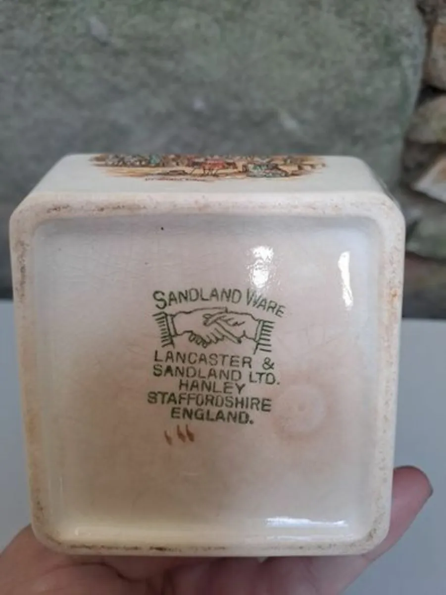 Sandland ware square bowl - Image 3