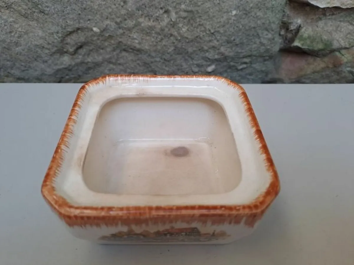 Sandland ware square bowl - Image 4