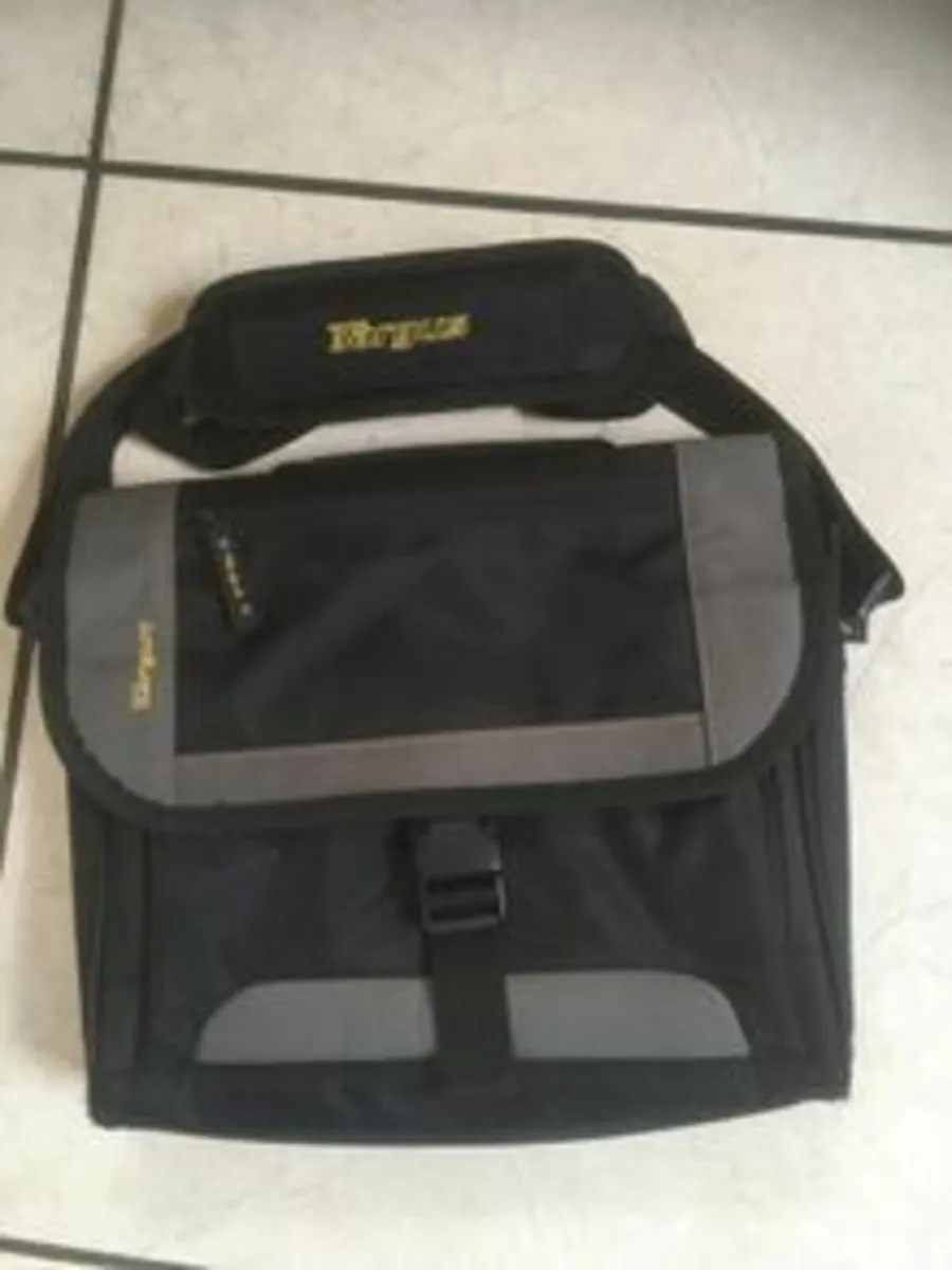 Targus Carry Bag for iPad, Tablet or Small Laptop - Image 1