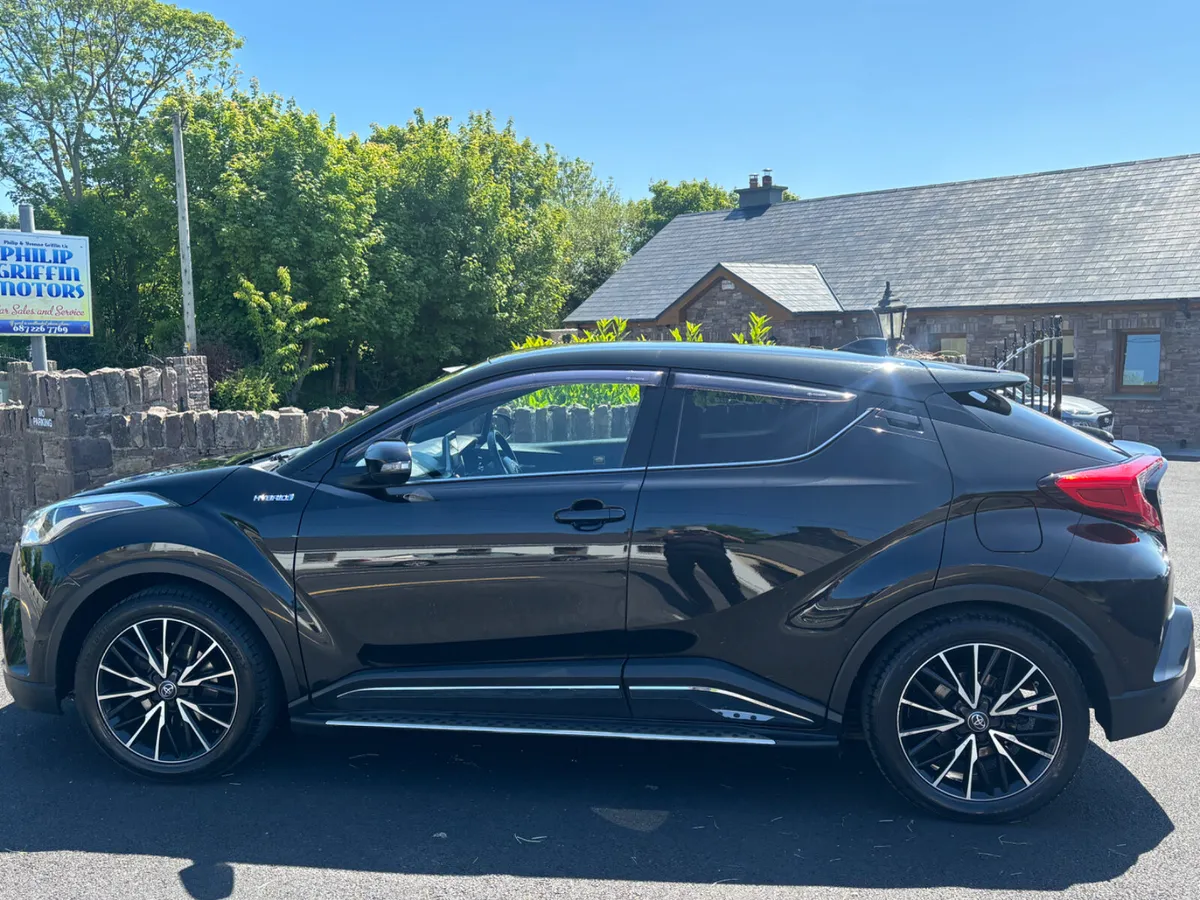 Toyota C-HR 2017 Hybrid SOL Top spec edition - Image 4
