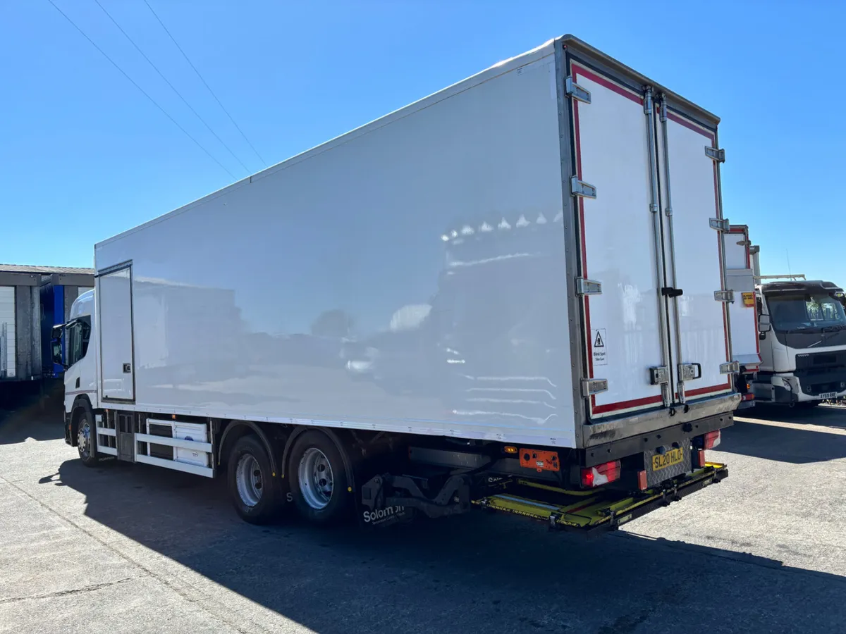 2020 Scania P320 Sleeper CAB Rear Lift Fridge - Image 4