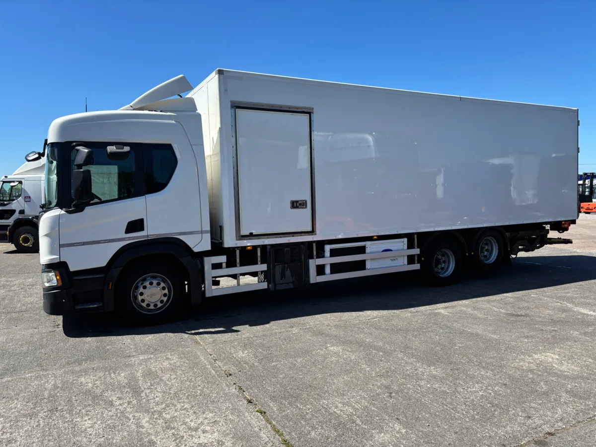 2020 Scania P320 Sleeper CAB Rear Lift Fridge - Image 1
