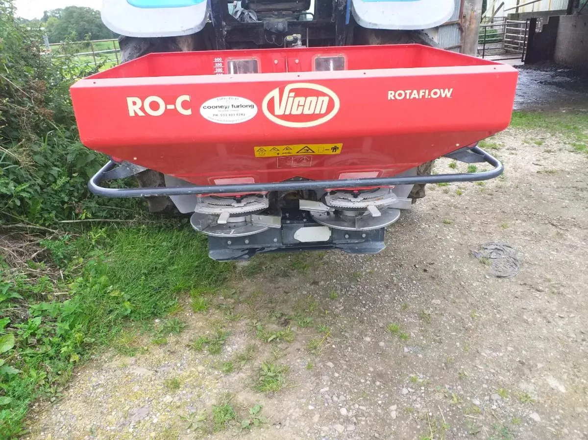 Vicon fertiliser spreader - Image 2