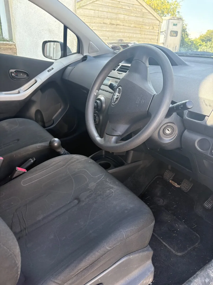 Toyota Yaris 2009 - Image 2