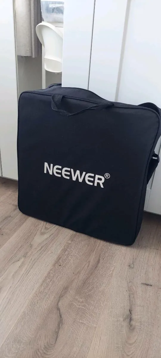 NEEWER Ring Light - Image 2