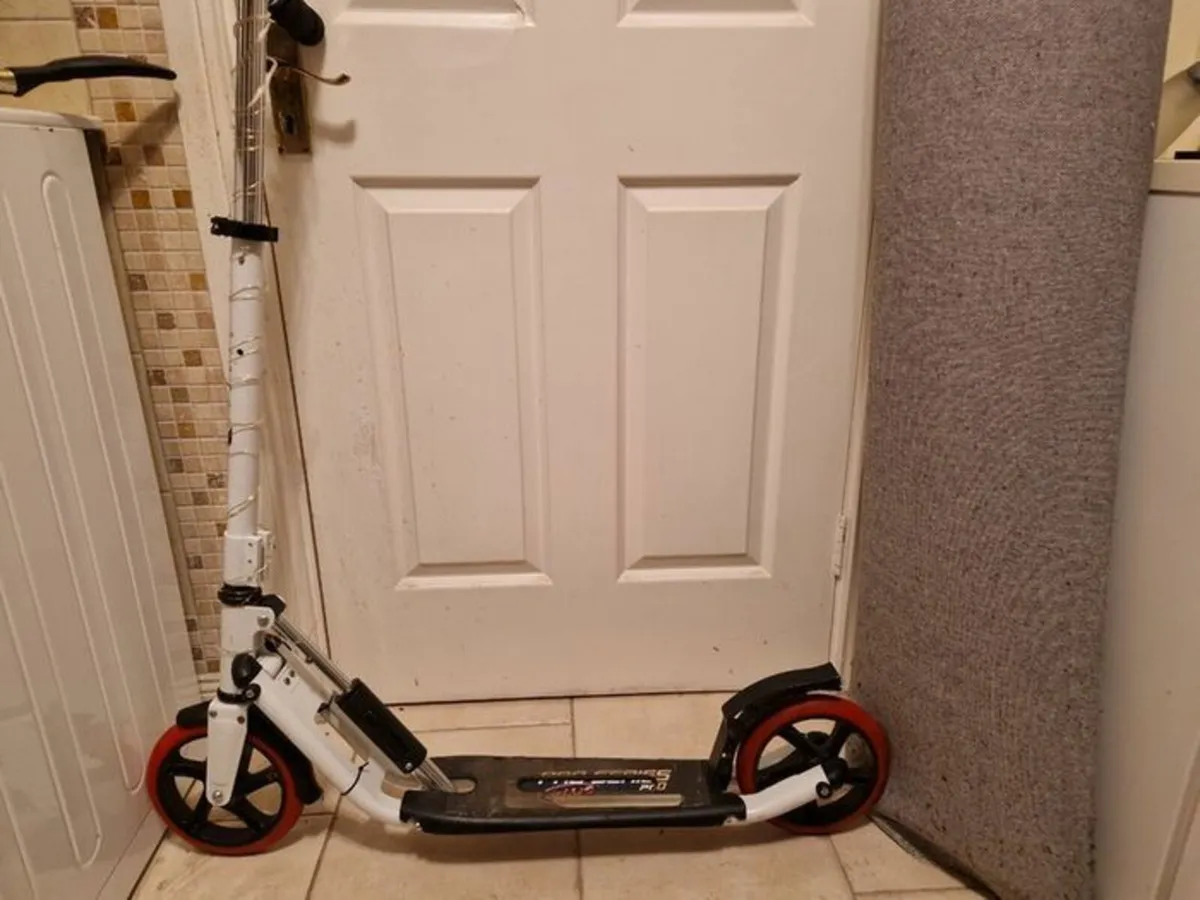 Kickstart Scooter with Colour Lights Fitted - Image 1