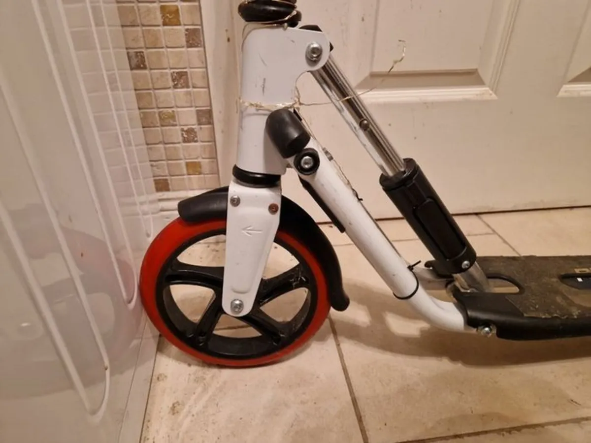 Kickstart Scooter with Colour Lights Fitted - Image 2